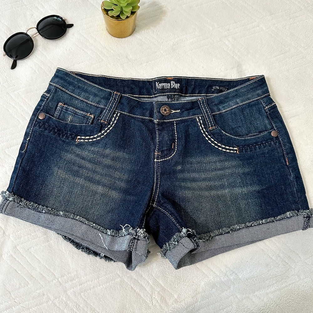 KARMA BLUE Low Rise denim Jean Shorts Junior Size 7 Ultra Stretch embellished